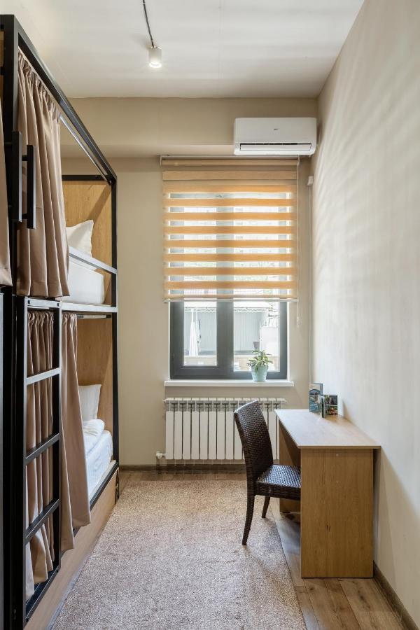 Bodo Hostel Bishkek Esterno foto
