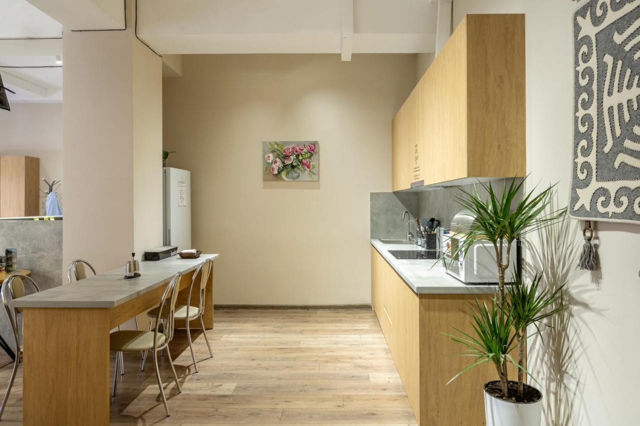 Bodo Hostel Bishkek Esterno foto