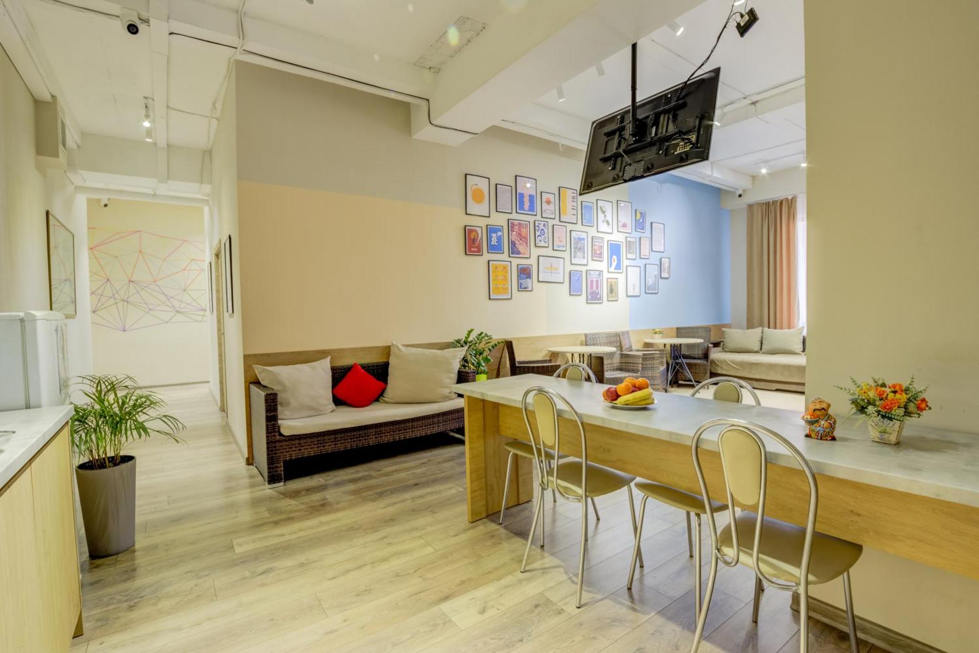Bodo Hostel Bishkek Esterno foto
